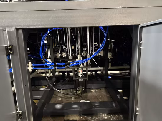 2023: 10 % Rabatt auf die vollautomatische Blasform-/Stretchmaschine für Haustierwasserflaschen mit 6 Mulden